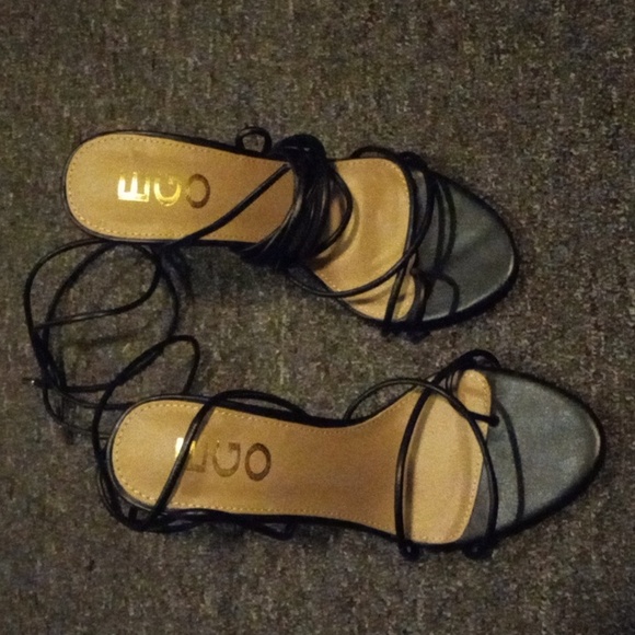 Black Strapped Sandals (UK 3 = US 5) small metal piece missing from one strap. - Picture 1 of 6